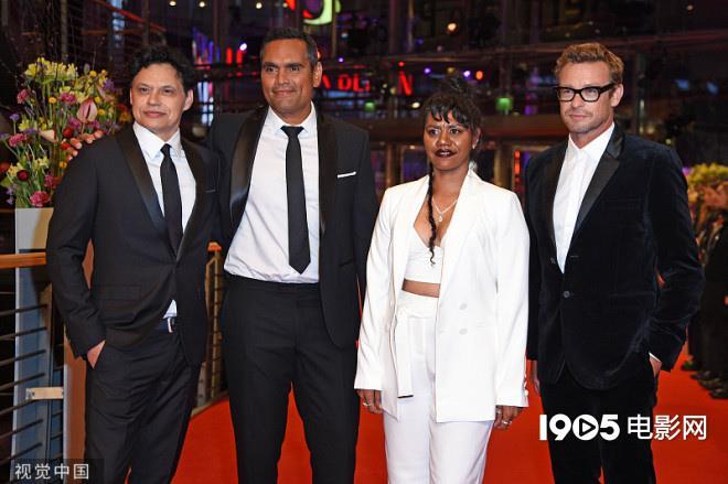 《地狱边缘》举行首映礼 西蒙·贝克等主创出席