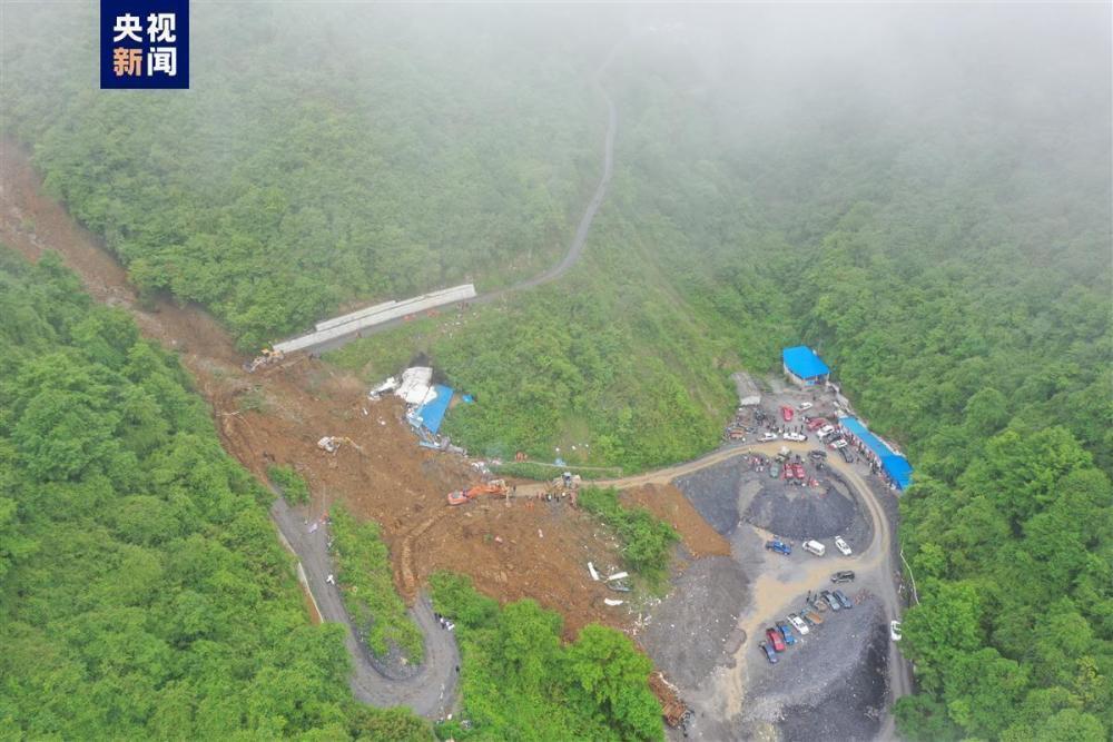 乐山矿区山体垮塌19人遇难：死者中有多人是亲戚，一司机临时回家住躲过一劫