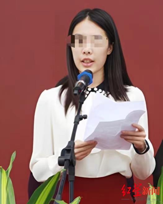 网传“牵手门”女子与研究生导师是亲属，学校：导师本人不在意，但保留对造谣者追责的权利