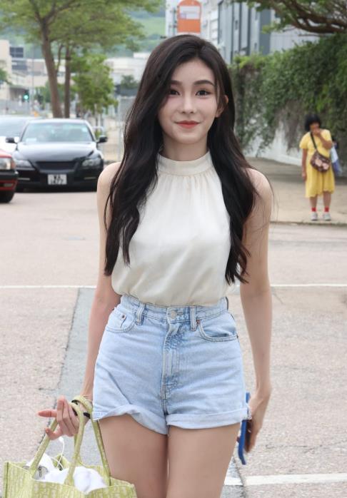 2023年港姐第一轮面试:内地选手云集,中戏美女撞脸香港顶流