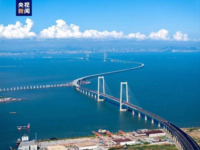 世界之最！历时5年，长约6.8公里，深中通道海底隧道成功合龙：总用钢量近32万吨，是“鸟巢”3倍
