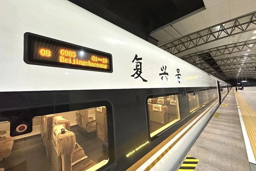 G985出发!网友:下一站是哪所大学?