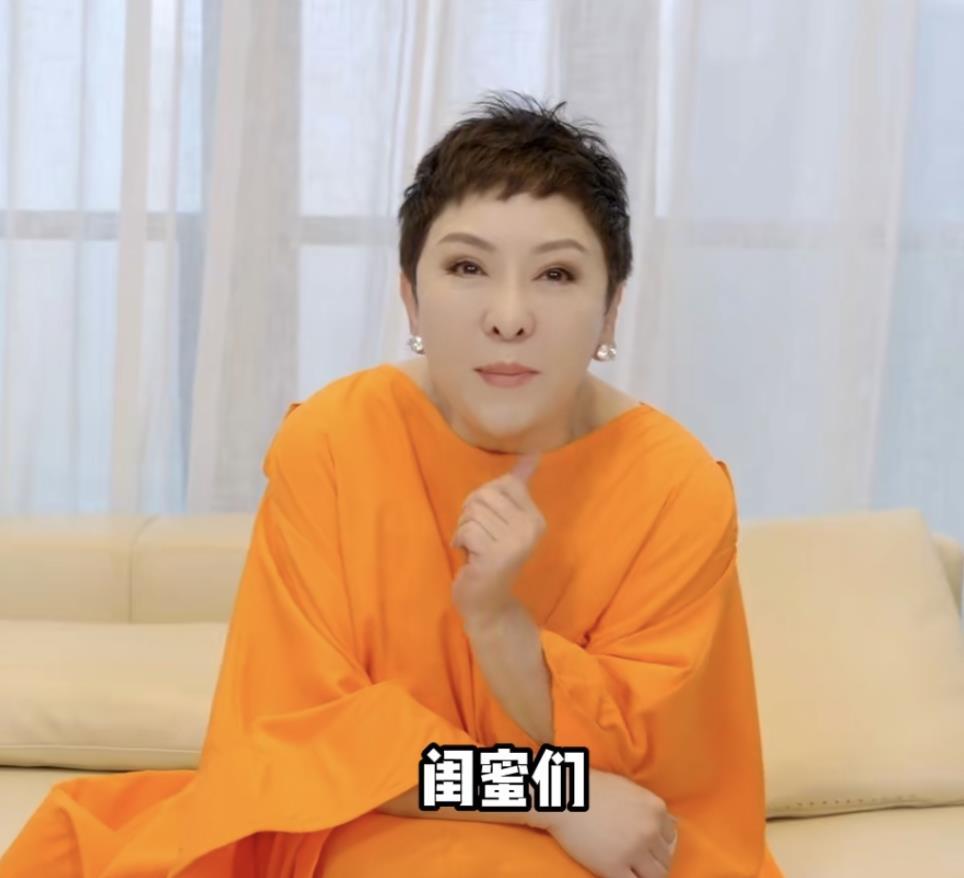 炫富拉仇恨？张雨绮直播言论引争议，自称699元买不了一双袜子