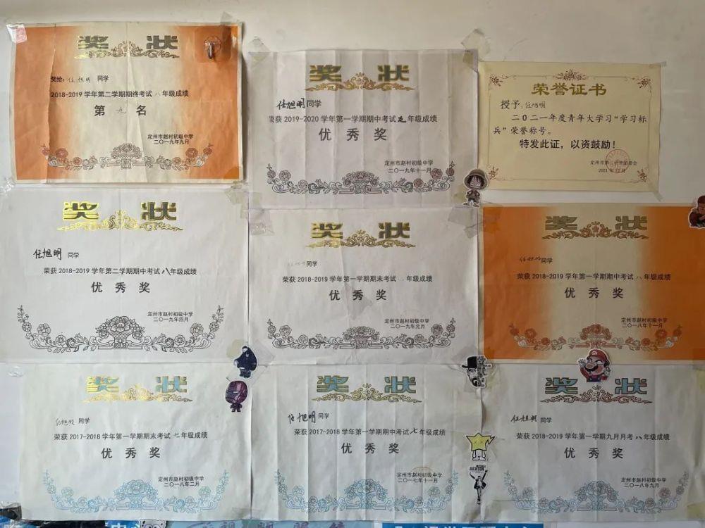 高考场外母子感动全网：妈妈是环卫工人，家中有一面奖状墙