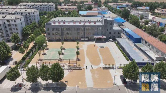 “能不开车就不开车”,河南山东多地政府敞开大门让农民晒粮