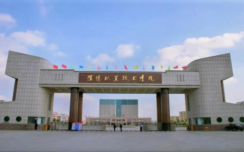 学院大门