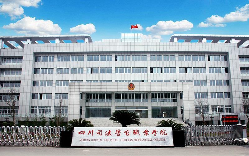 北校门口
