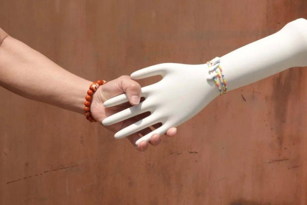 36岁不婚不育，她裸辞回家做“全职女儿”：父母睡觉了我工作才算结束