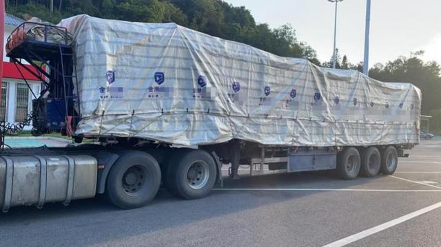 患癌司机称跑长途大货攒钱治病 被运输公司拖欠运费维权 公司：因运费产生纠纷