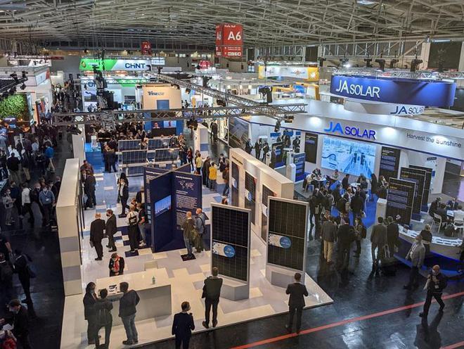 中国光伏高管在德国机场被抓：属“陈年个案”，德国警方早有准备