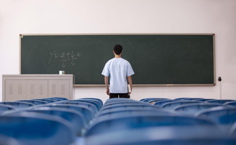 农村娃考上北大，学校政府奖励20万，他借此帮家里在县城买套房