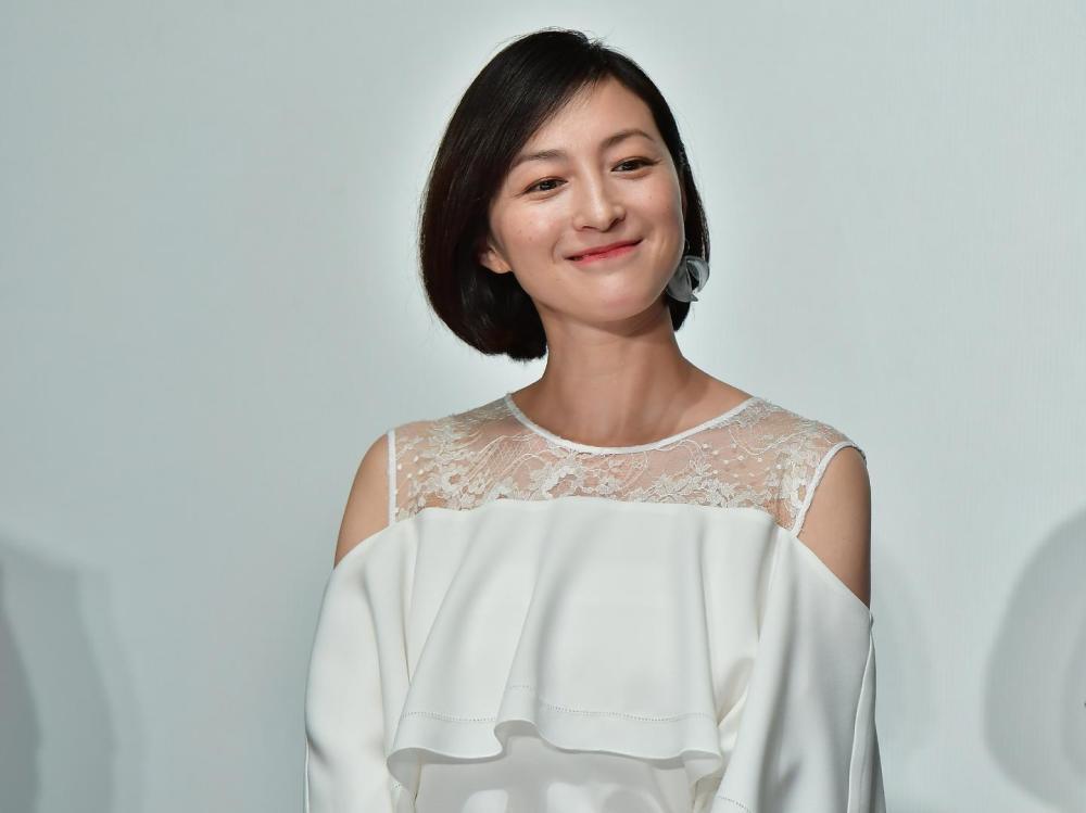 广末凉子道歉,承认出轨厨师,演艺事业将无限期停工