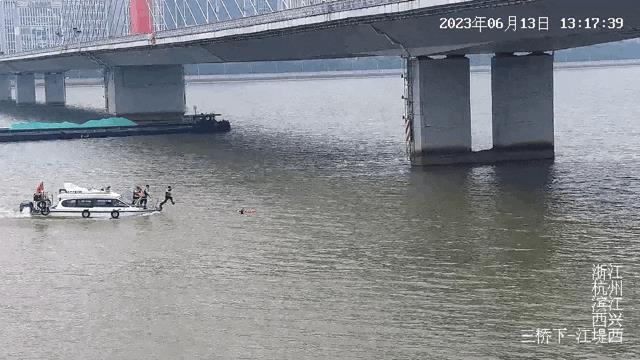 十余米高桥跳下救人小哥:当时真的有点怂