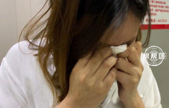 全身包满纱布的父亲躺在ICU里，用嘴型告诉女儿：先救妈妈！