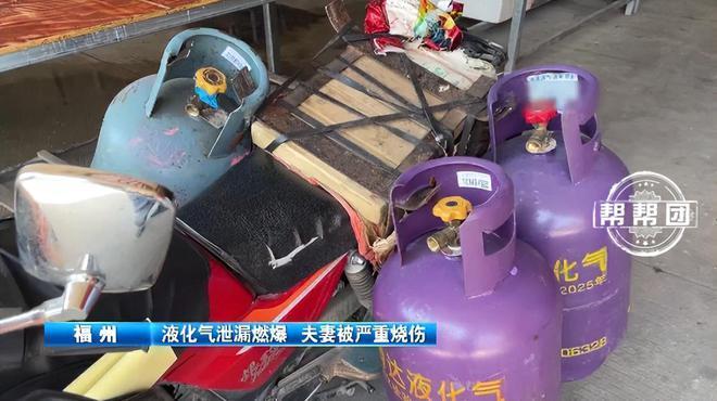 全身包满纱布的父亲躺在ICU里，用嘴型告诉女儿：先救妈妈！