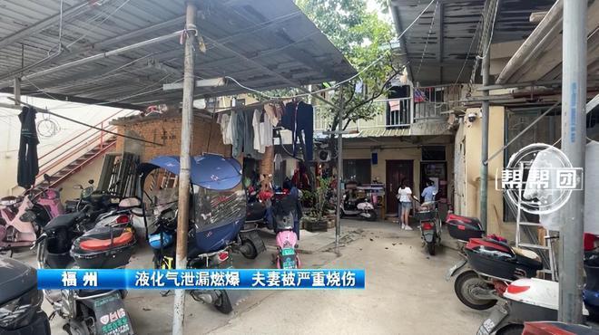 全身包满纱布的父亲躺在ICU里，用嘴型告诉女儿：先救妈妈！