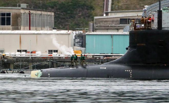 惨!看到南海撞山核潜艇的现状后,他们怒了……