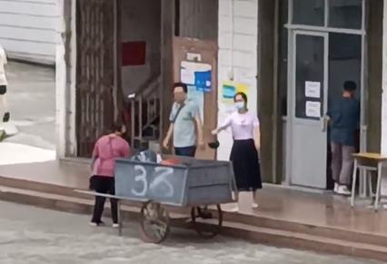 广东一职校老师扔掉学生百余份外卖引关注 教育局:校方出于食品安全考虑,已去实地调查