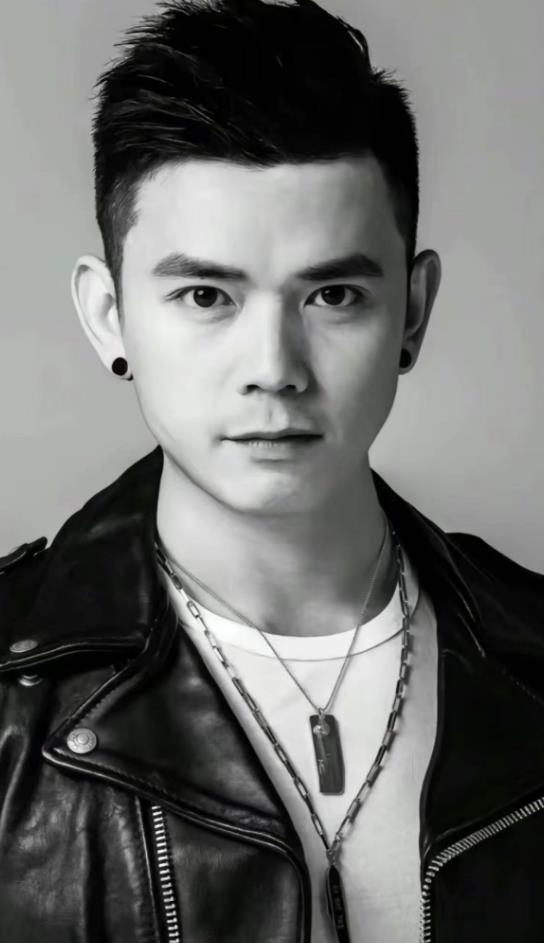 张恒远举办追悼会，毕夏崩溃大哭路都走不稳，被人搀扶着惹人心疼