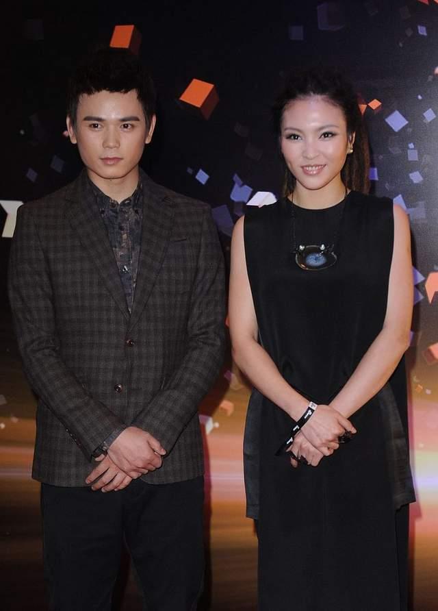 张恒远举办追悼会，毕夏崩溃大哭路都走不稳，被人搀扶着惹人心疼