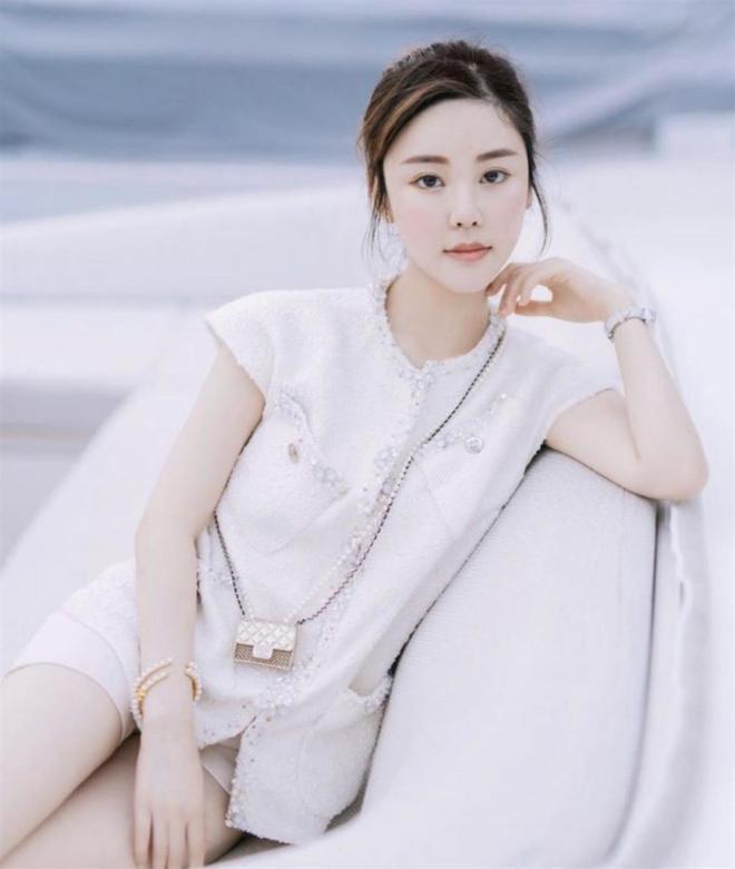 香港名媛蔡天凤葬礼今日举行:丈夫花200万港币修复遗体