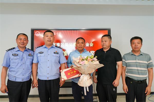 对话跳桥救人中学教师：多人伸出援手  不想被过多关注