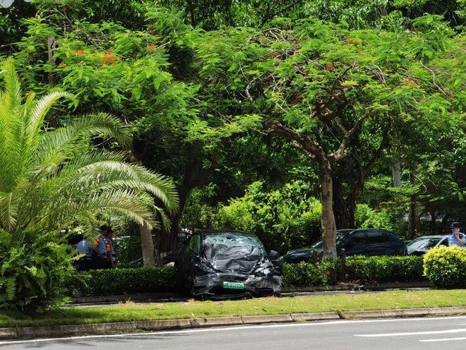 海口突发车祸！1死1伤！特斯拉撞飞越野车