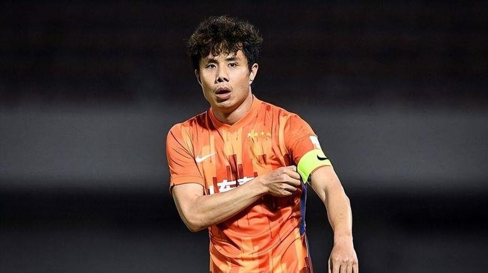 恭喜!中国男足36岁传奇即将复出,否认退役传闻,有望创新纪录