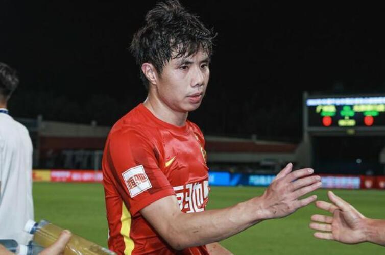 恭喜!中国男足36岁传奇即将复出,否认退役传闻,有望创新纪录