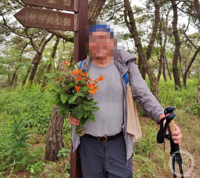 旅游博主手持崂山濒危保护植物拍照还讽刺专家,官方:将加强巡查和治理力度