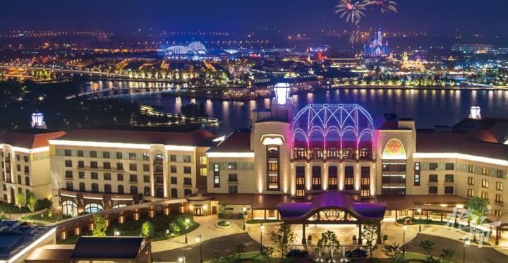 游客进入上海迪士尼又遇“翻包检查”,迪士尼工作人员:入园必须安检,部分食物不能入园