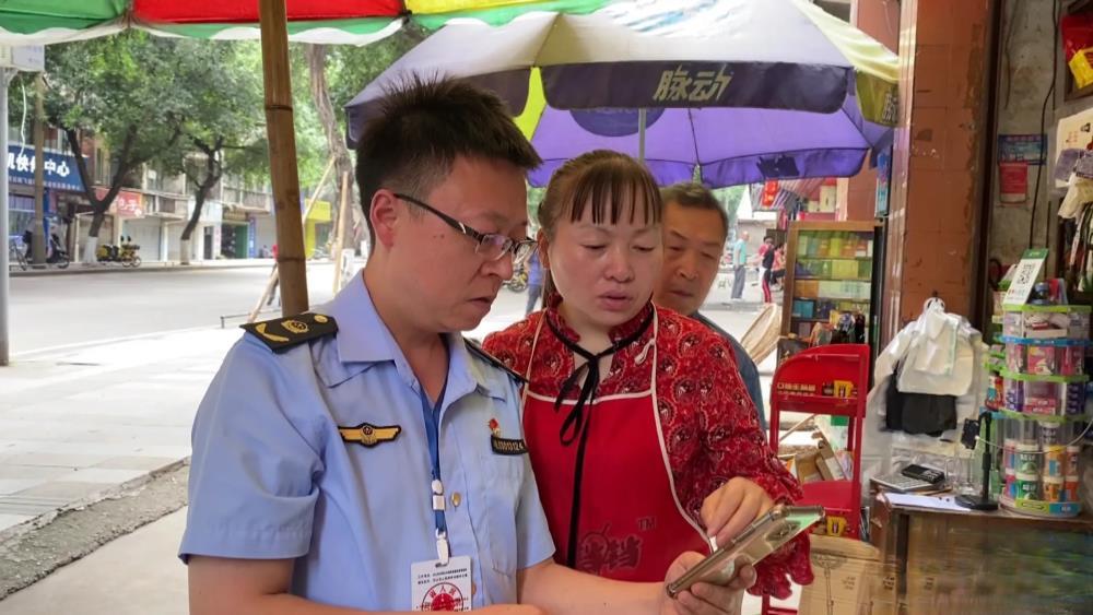 网友爆料在乐山买到“农夫山贼”矿泉水 警方回应:当事人图好耍转发,已被行拘