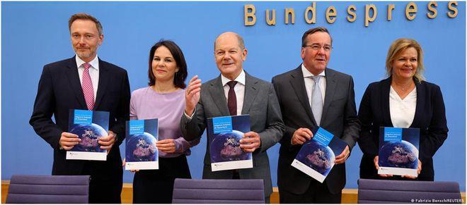 法国外长：这场峰会，马克龙也想去