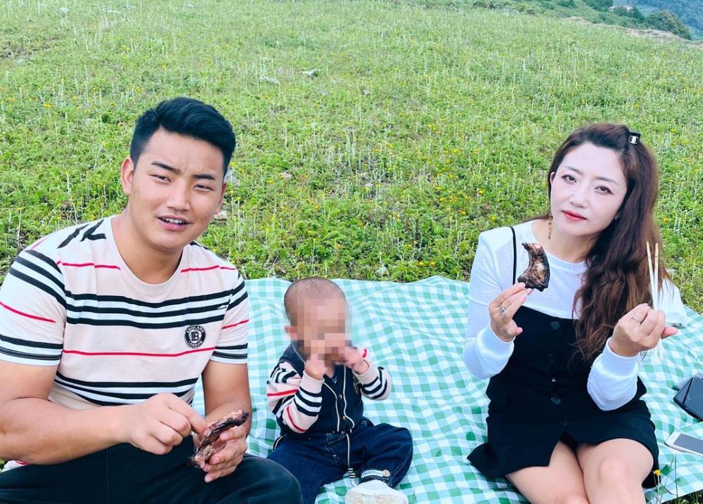 “姐弟恋”相差17岁结婚走红之后：曾签约网红公司陷纠纷，“已过磨合期很幸福”