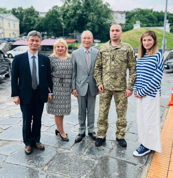 乌克兰情报局长“消失”三周：俄方曾称其重伤，乌方公布最新合影