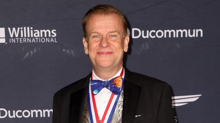 亿万富豪，消失于水下3800米