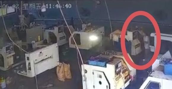 女子水杯遭同事投亚硝酸盐？双方共事8年，其丈夫称对方曾想给钱私了