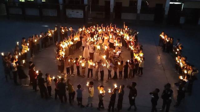 封面深镜|悬崖村小学撤并:一个老师的257条视频记忆