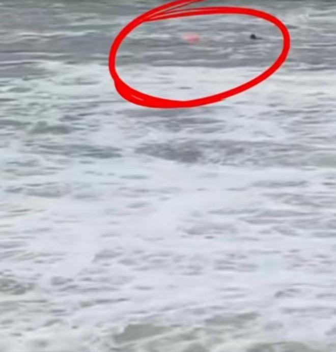 两男子在湘潭一水坝钓鱼被困，1人获救1人被冲走，目击者：他们不听劝