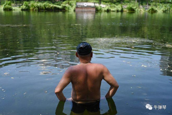 中国人还在欢度假期，世界发生了三件大事，影响深远