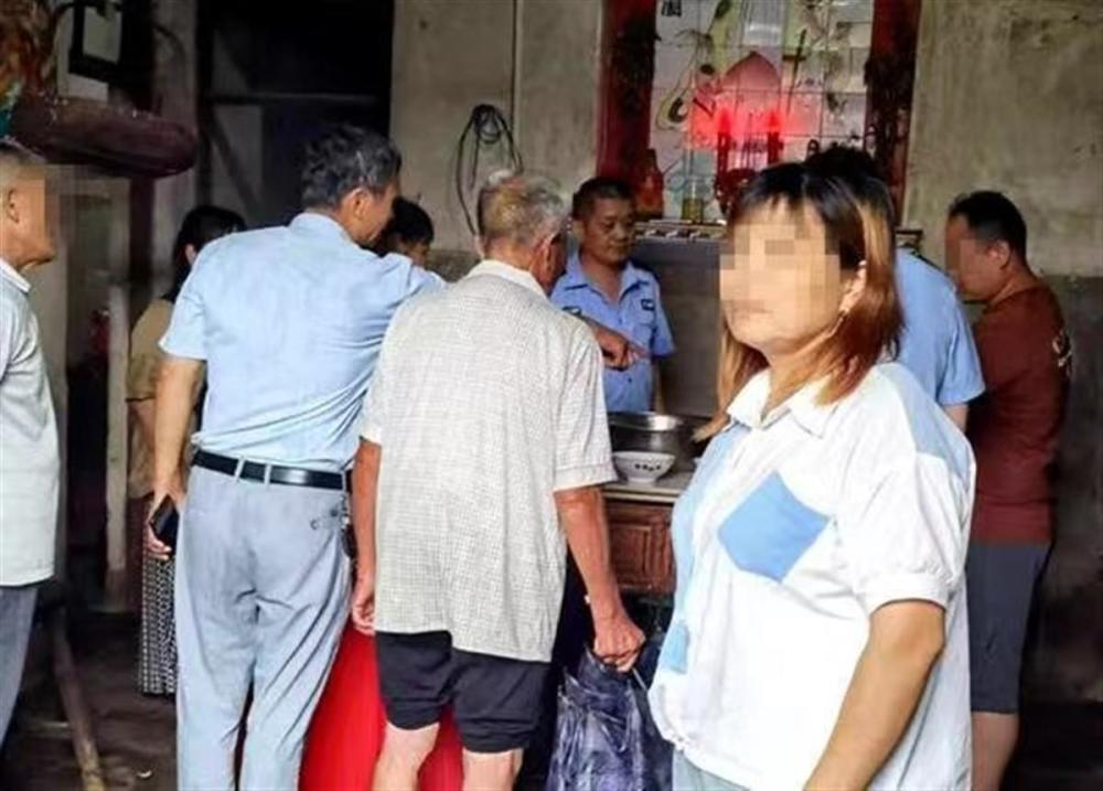 江西16人家庭聚餐后身体不适，村干部：炒菜的油里有刺鼻农药味，警方已介入