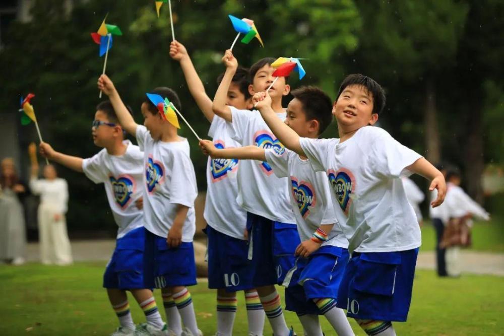 今年夏天，幼儿园抢不着娃了