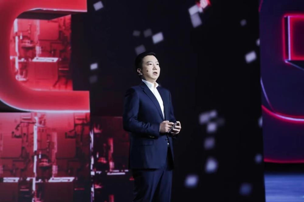 京东多业务线高管调整：胡伟出任物流CEO，闫小兵接管创新零售部