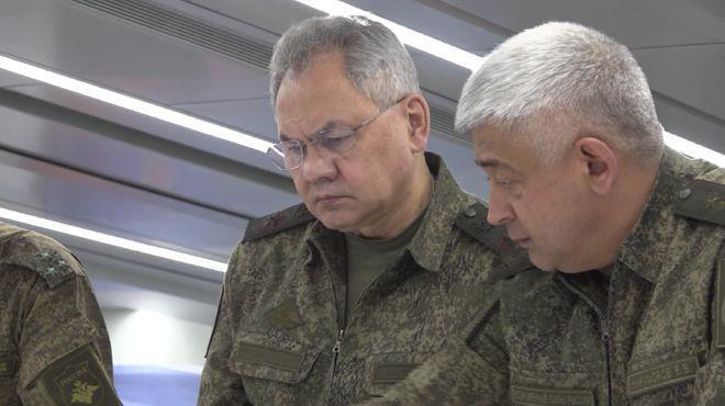 俄罗斯国防部长绍伊古现身前线,视察西部军区一前沿指挥所