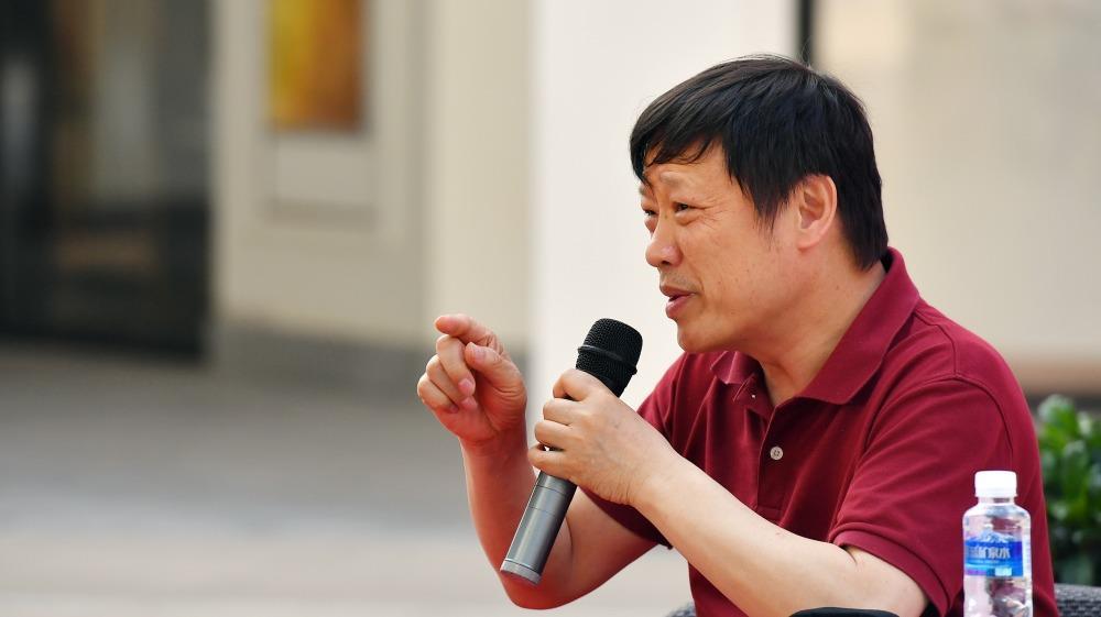 退休的胡锡进靠什么赚钱