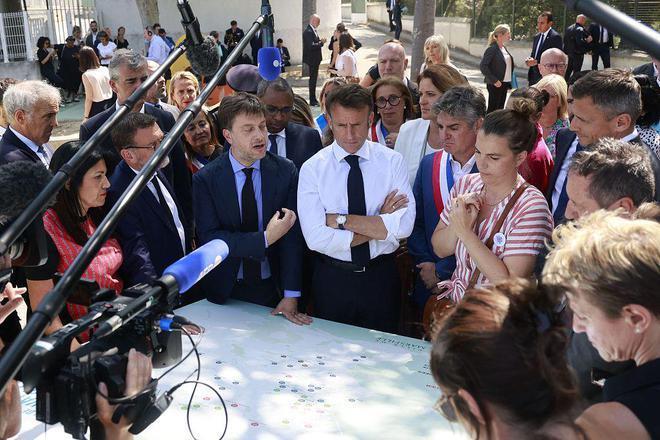 马克龙视察马赛港遭“围攻”，被市民激动吐槽了一个多小时没机会开口