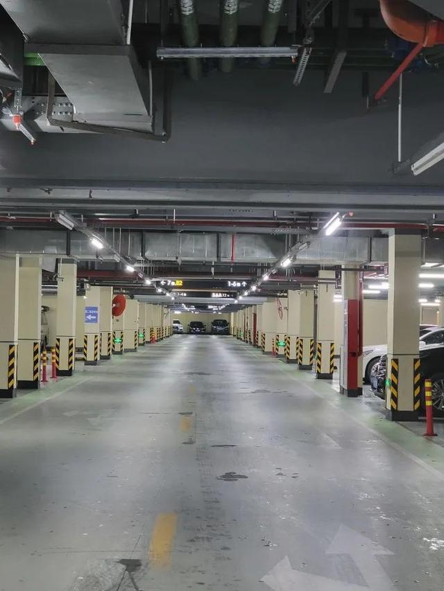 “被扎4次了!”20多位业主频繁遭遇“钉子刺客”,谁干的