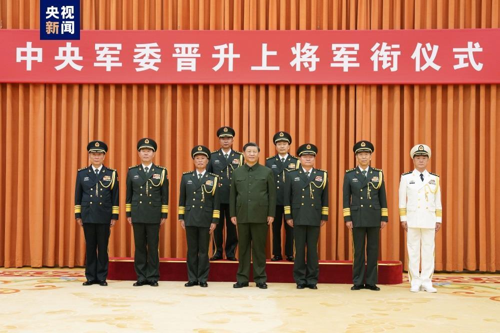 中央军委举行晋升上将军衔仪式 习近平颁发命令状并向晋衔的军官表示祝贺