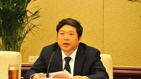 当过7年省政府秘书长的他，主动向组织交代问题