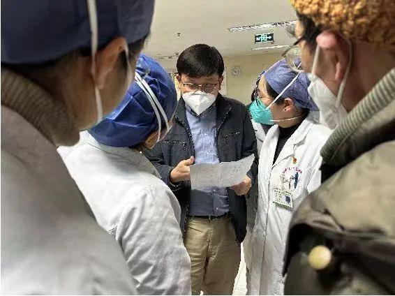 张文宏团队长达一年随访两万多感染者，揭示“长新冠”临床异质性现象
